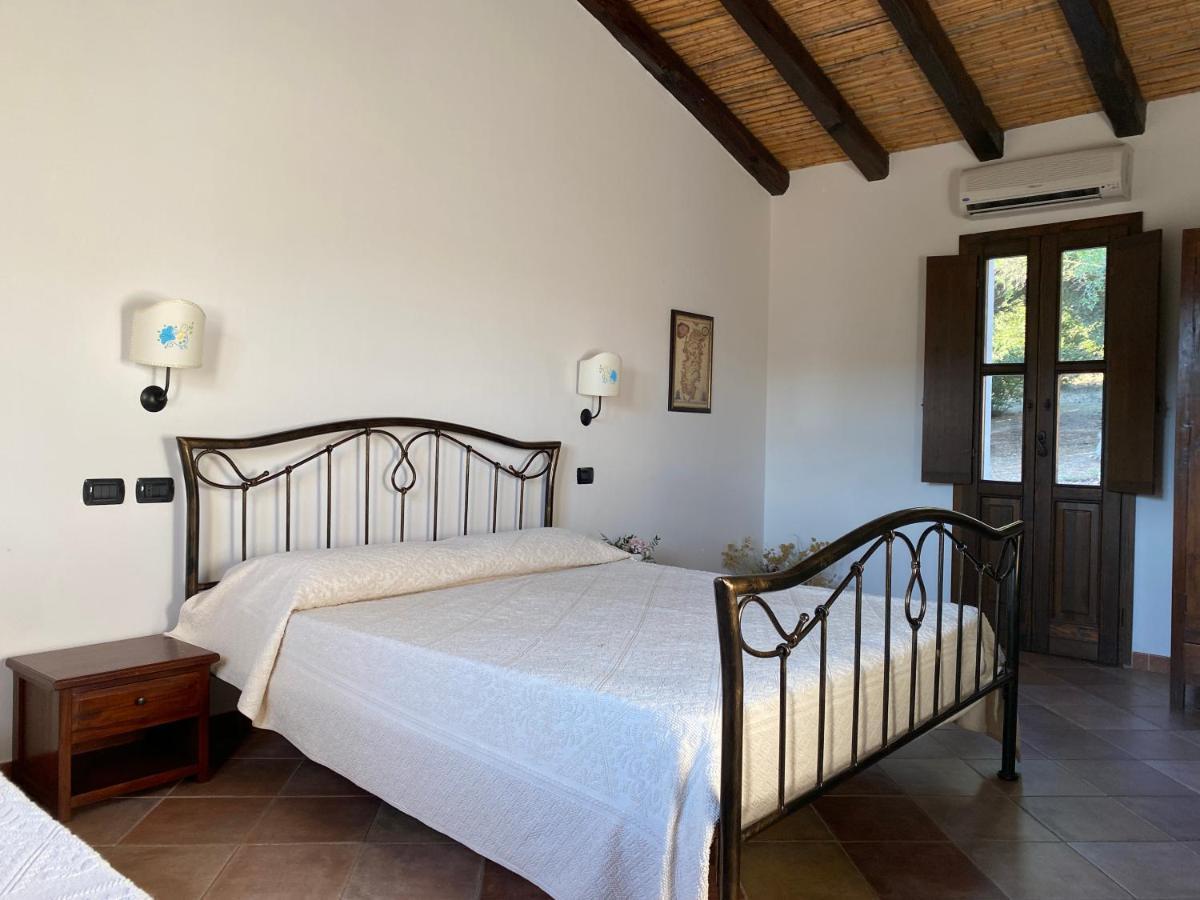 Li Paduleddi Country Guest House Olbia Extérieur photo